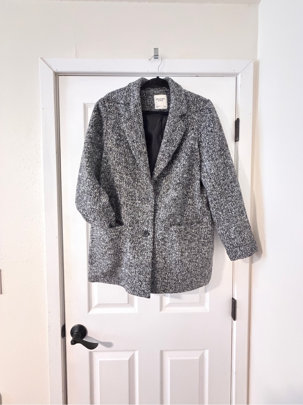 Abercrombie & Fitch Gray/black boulé texture size Large